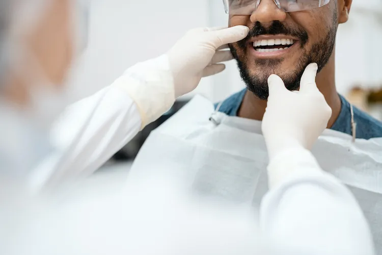 How to Handle a Dental Emergency While Traveling in Bethesda MD